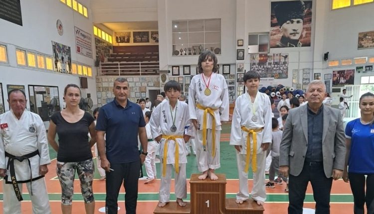 19 Mayıs Atatürk’ü Anma Gençlik ve Spor Bayramı Hyong / Kata şampiyonası önceki gün yapıldı